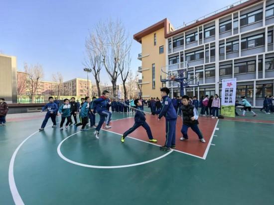 北京师范大学实验小学开展跳绳比赛。